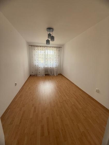 Apartament cu 3 camere în Cetate
