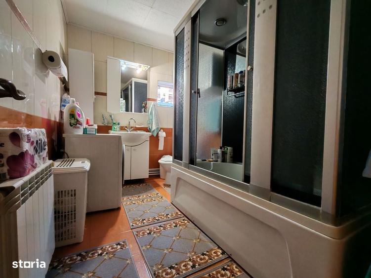 Casă cu 3 camere decomandat cu Teren 1540 Mp în Central