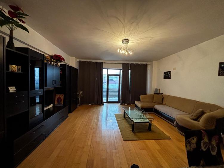 Apartament cu 3 camere decomandat, mobilat în Central