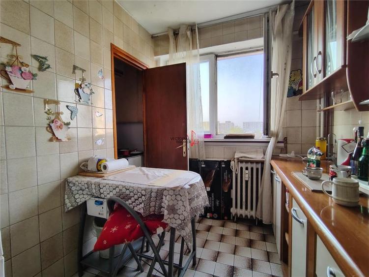 Apartament cu 3 camere semidecomandat în 1 Decembrie 1918