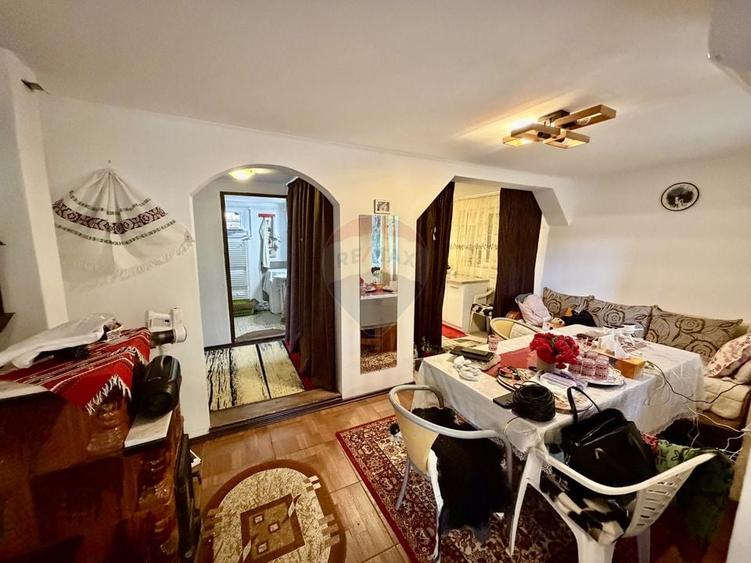 Casă individuală cu 5 camere cu Teren 3344 Mp în Țifești