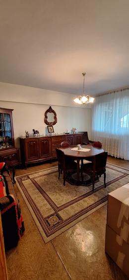 Apartament cu 4 camere decomandat în Pantelimon