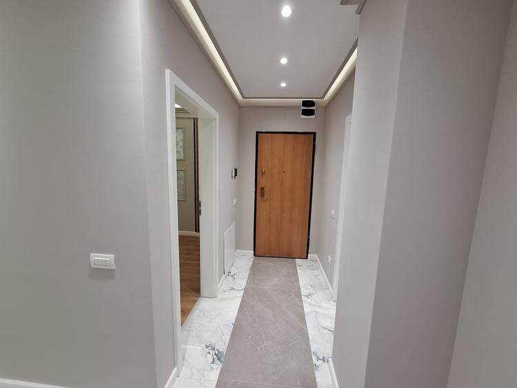 Apartament cu 3 camere decomandat în Torontalului