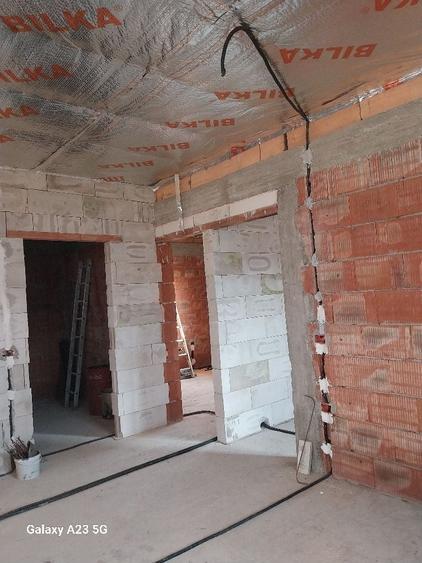 Casă cu 3 camere în Dumbrava