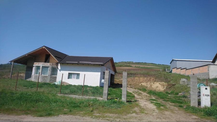 Casă cu 3 camere cu Teren 2116 Mp în Porumbeni