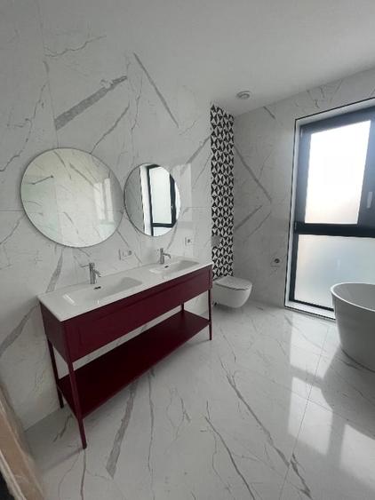 Duplex cu 5 camere cu Canalizare în Central