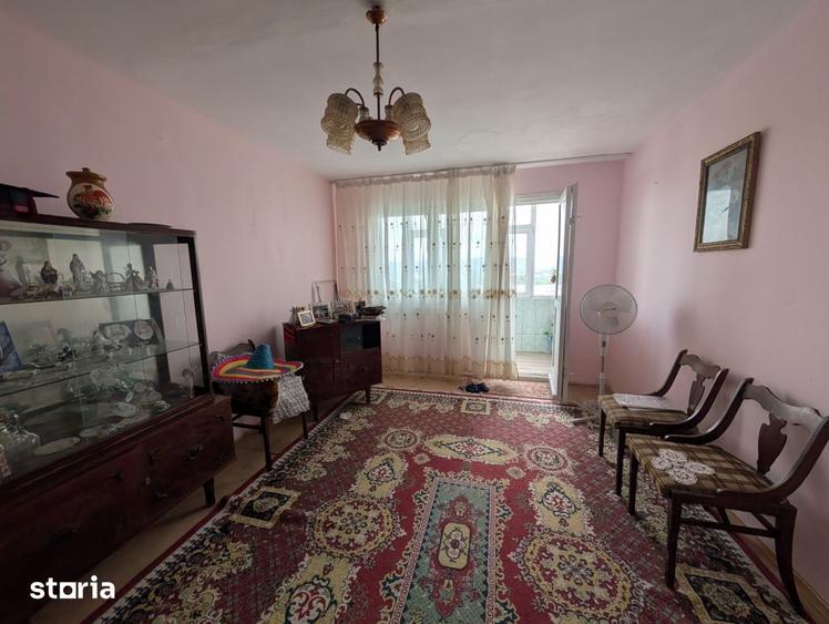 Apartament cu 3 camere decomandat în Cornișa