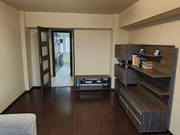 Apartament cu 3 camere decomandat în Prundu