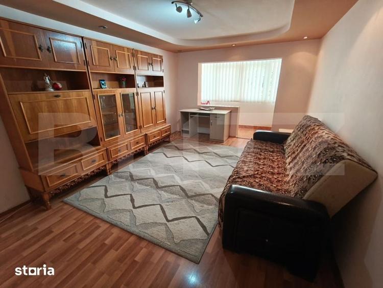 Apartament cu 3 camere decomandat în Craiovița Nouă