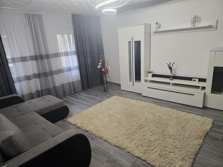 Apartament cu 4 camere decomandat în 1 Mai