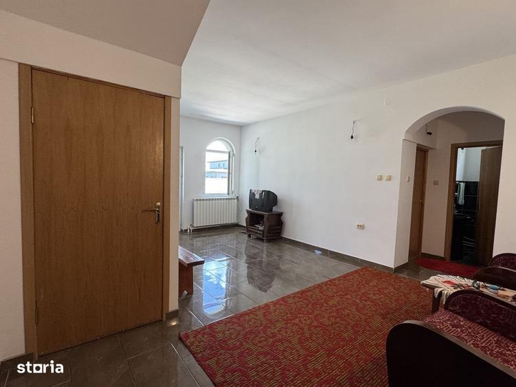 Casă cu 4 camere cu Canalizare în Lazu