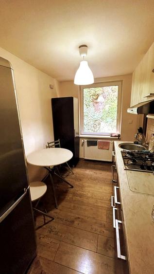 Apartament cu 3 camere semidecomandat în Schei