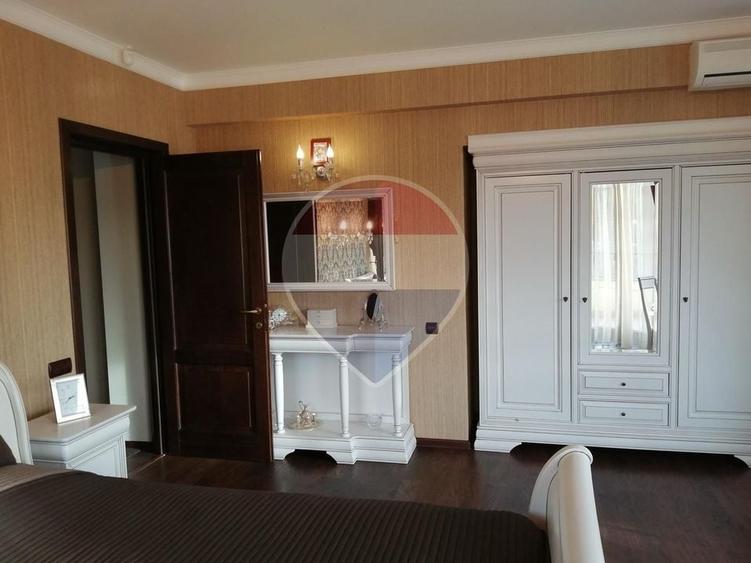 Casă individuală cu 9 camere cu Teren 1365 Mp în Valea Doftanei