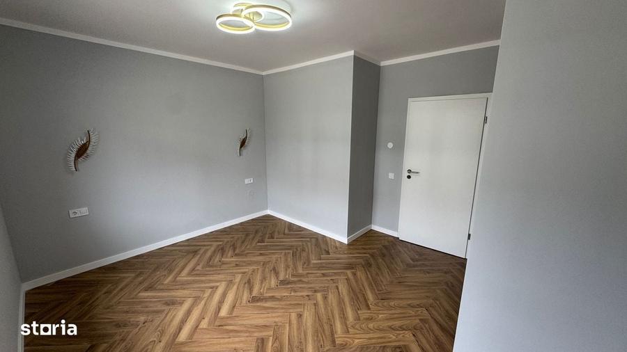 Apartament cu 3 camere decomandat în Cristian