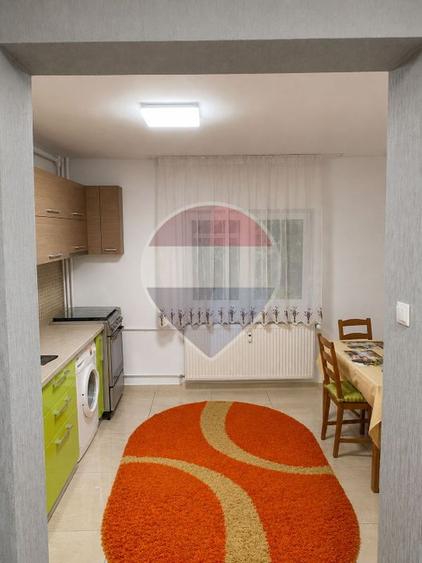 Apartament cu 3 camere decomandat, mobilat în Panduri