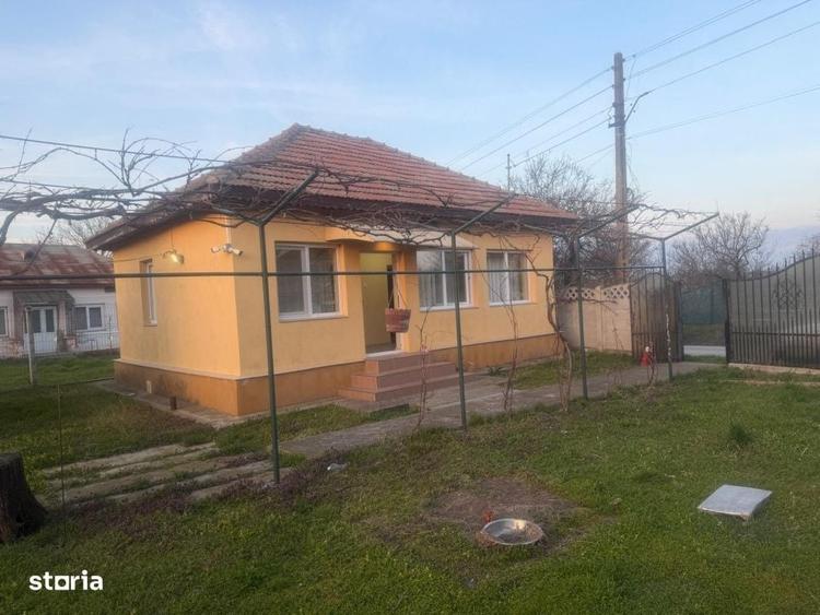 Casă cu 3 camere cu Teren 1090 Mp în Pielești