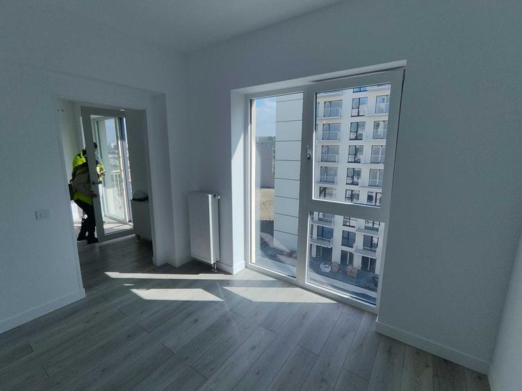 Apartament cu 3 camere semidecomandat în Exterior Vest