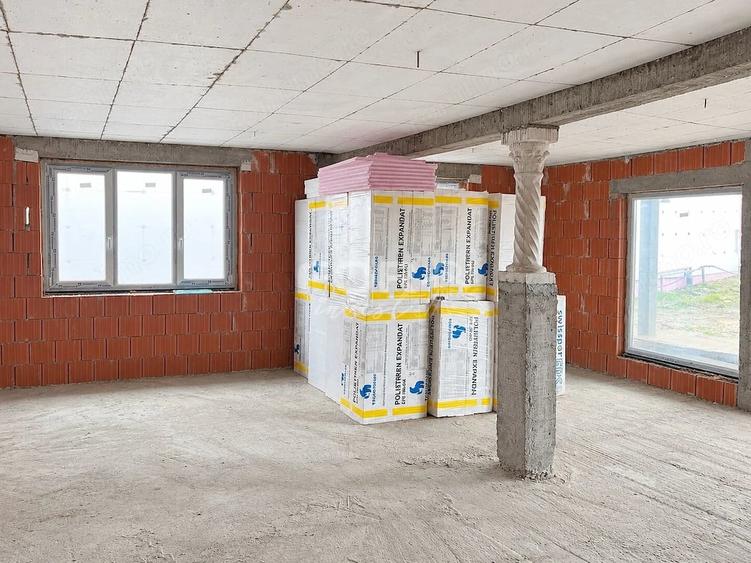 Casă cu 4 camere cu Teren 1290 Mp în Tulca