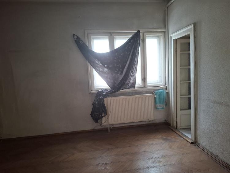 Casă individuală cu 6 camere cu Canalizare în P-ța Alba Iulia