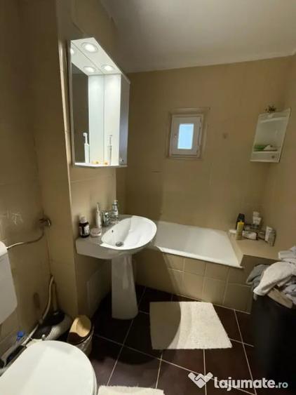 Apartament cu 2 camere decomandat în Rovine