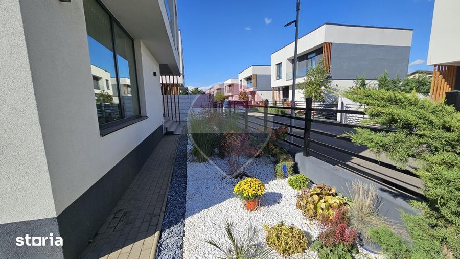Casă cu 5 camere cu Teren 452 Mp în Corbeanca