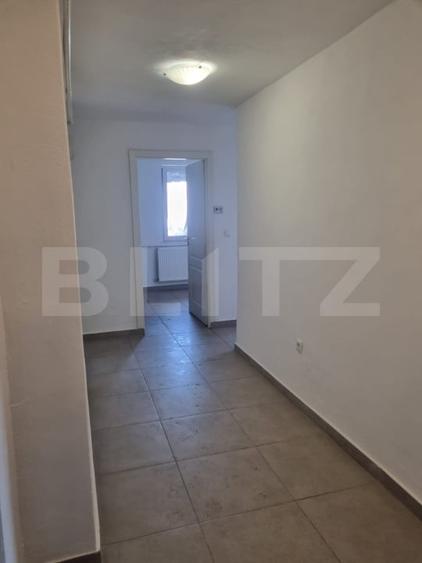 Apartament cu 3 camere semidecomandat în Est