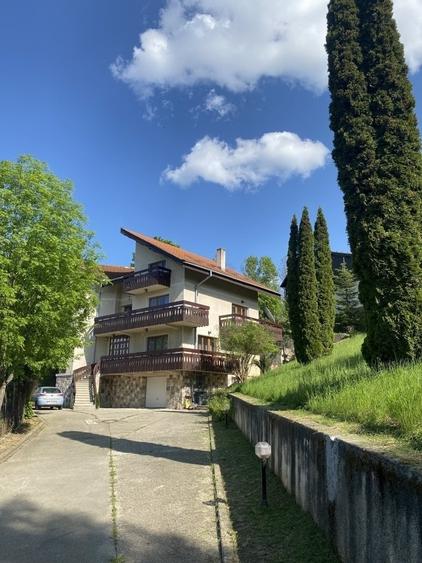 Casă individuală cu 6 camere cu Teren 3446 Mp în Drumul Poienii