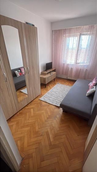 Apartament cu 3 camere decomandat în Terezian