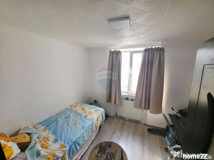 Apartament cu 4 camere decomandat în Mărăței