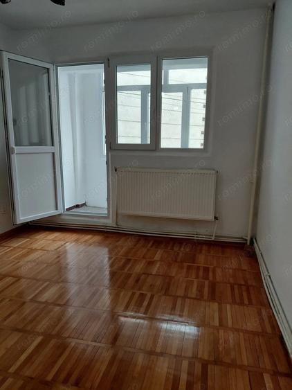 Apartament cu 2 camere decomandat în Port