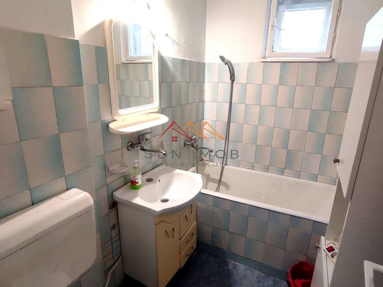 Apartament cu 3 camere semidecomandat în Central