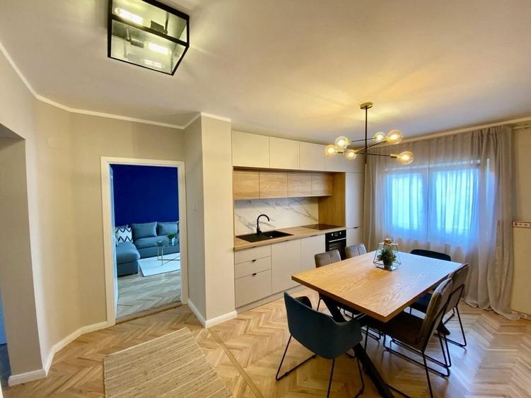 Apartament cu 3 camere decomandat în Central