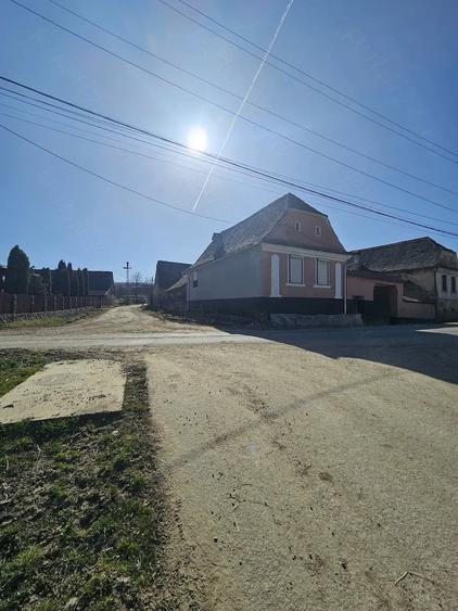 Casă cu 2 camere cu Teren 1377 Mp în Cloașterf