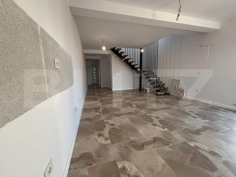 Duplex cu 4 camere cu Teren 325 Mp în Covaci