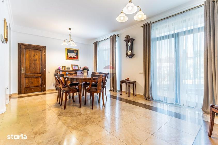 Casă cu 4 camere în Rădaia