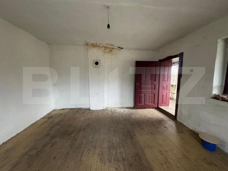 Casă individuală cu 2 camere cu Canalizare în Hunedoara