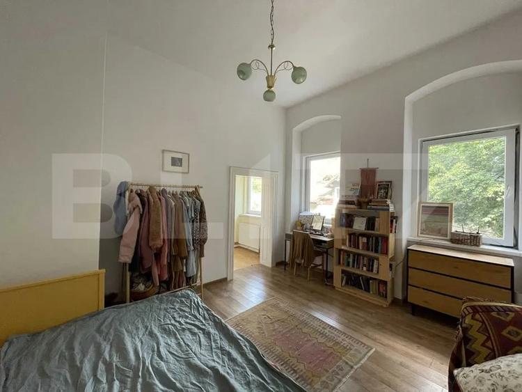 Apartament cu 2 camere decomandat, mobilat în Central