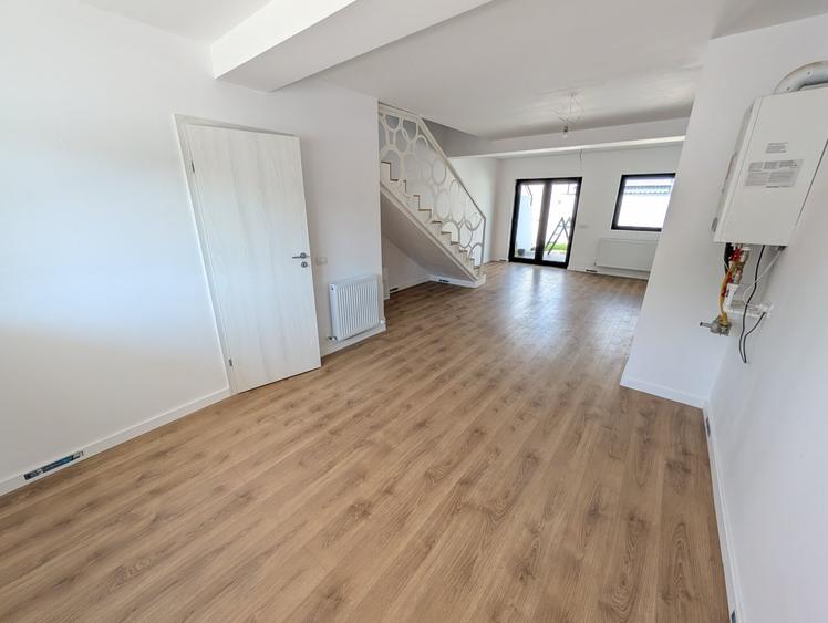 Casă individuală cu 4 camere cu Teren 100 Mp în Tunari