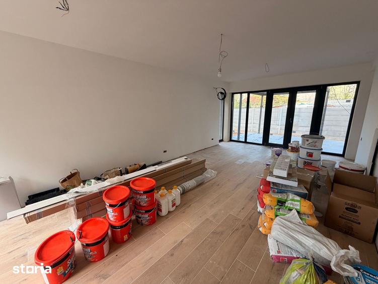 Casă cu 4 camere cu Teren 220 Mp în Titan