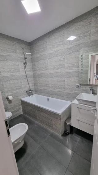 Apartament cu 3 camere semidecomandat, mobilat în Florești