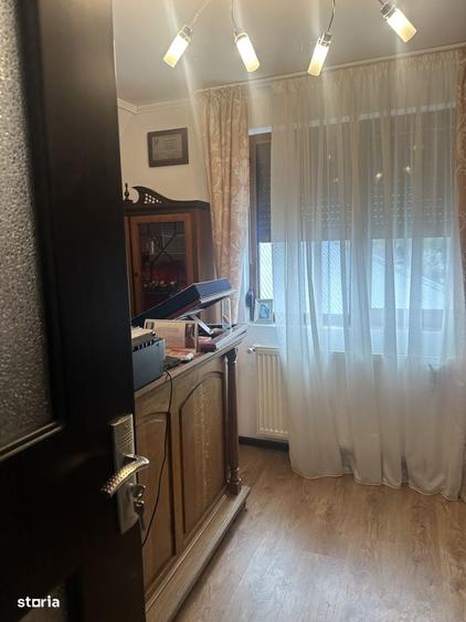 Casă cu 4 camere decomandat în Cornu