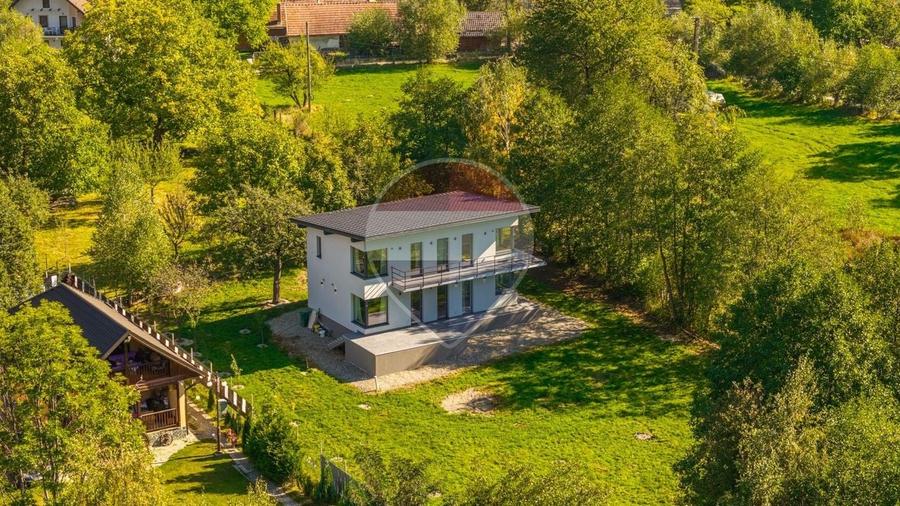 Casă individuală cu 3 camere cu Teren 1790 Mp în Predeluț