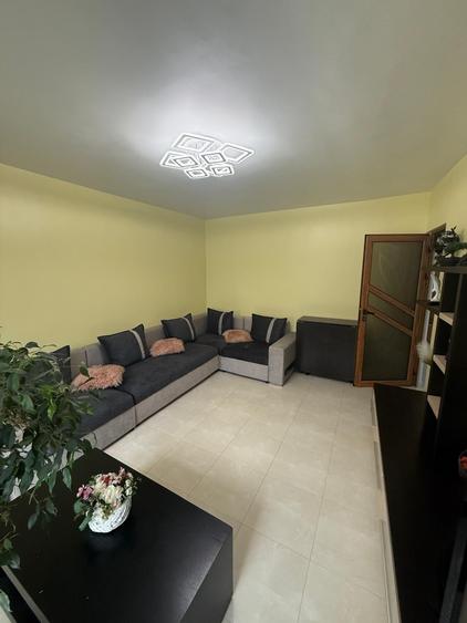 Apartament cu 3 camere decomandat în Gară