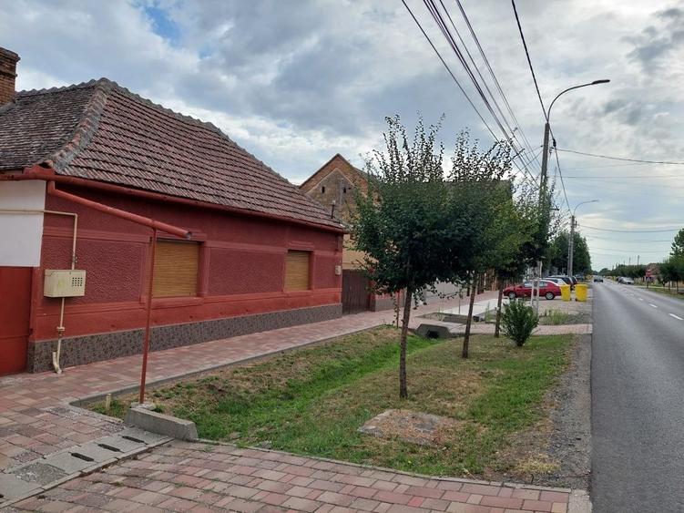 Casă cu 4 camere în Sânnicolau Mare