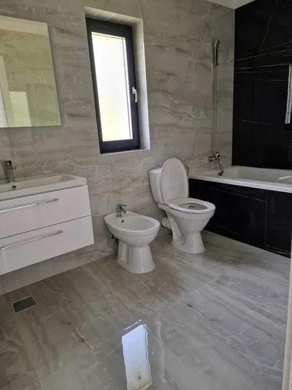 Casă individuală cu 4 camere cu Canalizare în Bârnova