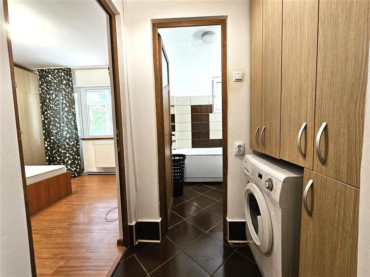 Apartament cu 2 camere semidecomandat, mobilat în Tătărași