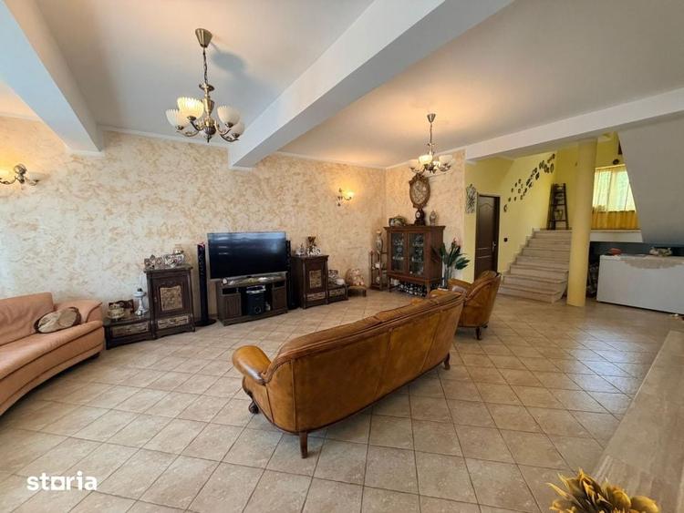 Casă cu 6 camere cu Teren 600 Mp în Bordei