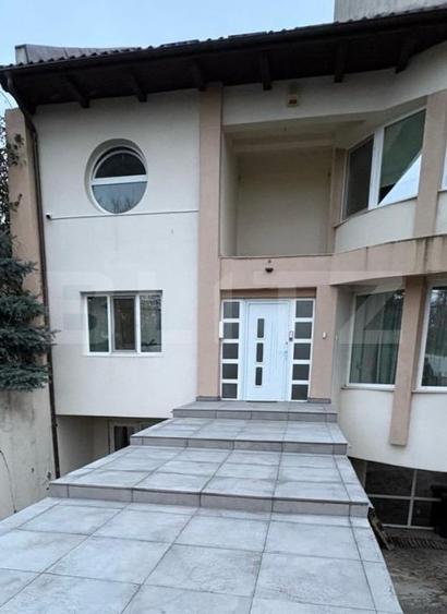 Casă individuală cu 6 camere cu Canalizare în Copou