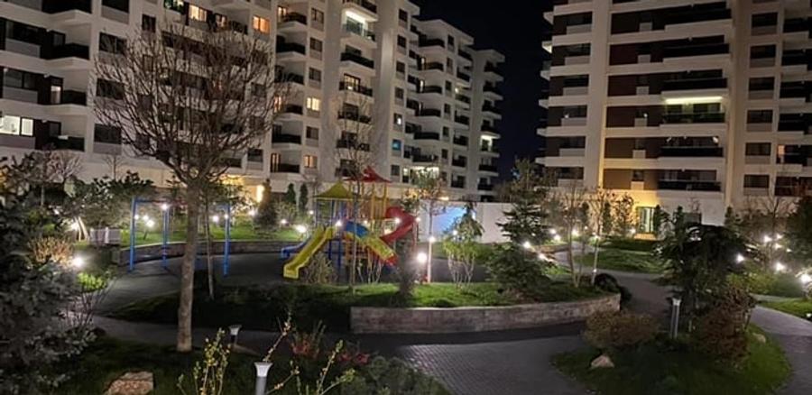 Apartament cu 3 camere semidecomandat în Pipera