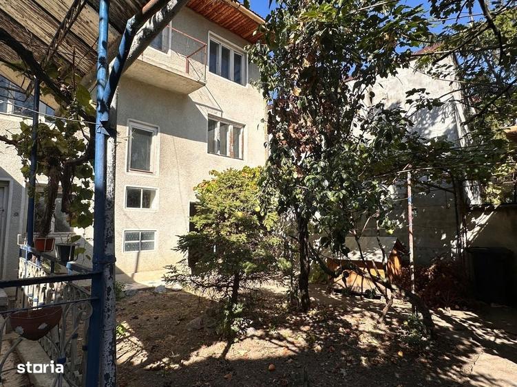 Casă cu 4 camere în Central